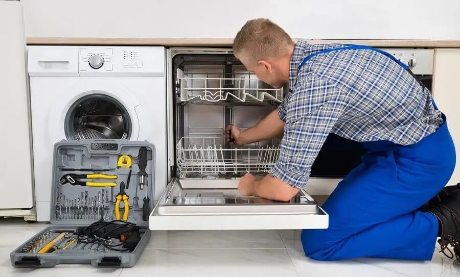 Ayaş Gaggenau servisi teknisyen ekibi beyaz eşya tamiri yaparken
